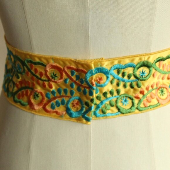 Vintage 1980s 1990s Belt, Ethnic Folk Art Yellow Satin Floral Embroidered Wide - Picture 7 of 10